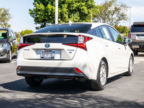 Used 2019 Toyota Prius L Eco w/ Carpet Mat Package FWD image 10