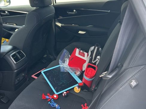 Used 2020 Kia Sorento LX image 15