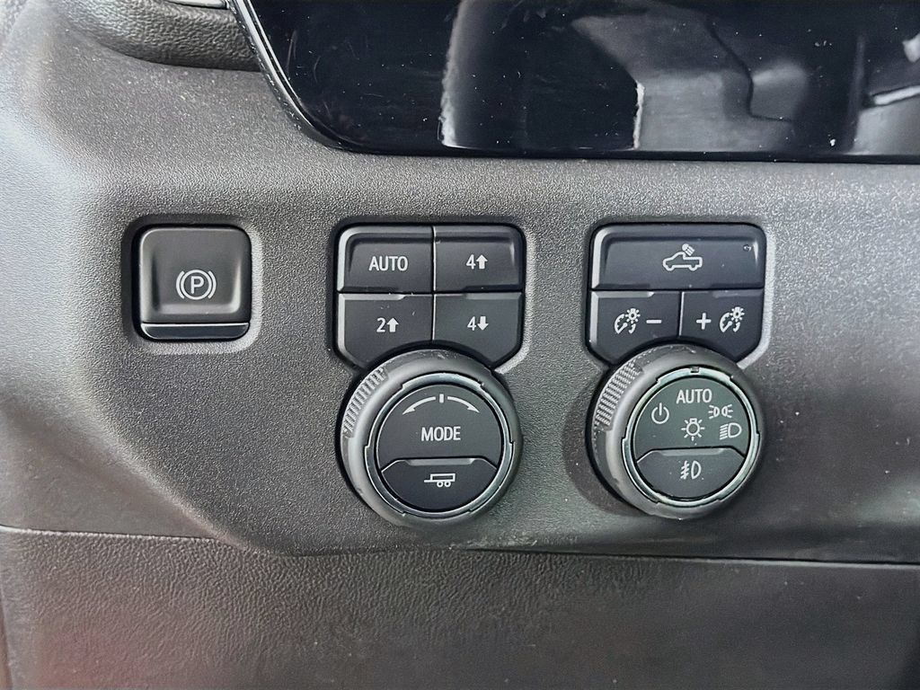 Used 2024 Chevrolet Silverado 1500 LT Trail Boss w/ Convenience Package II AWD/4WD image 11