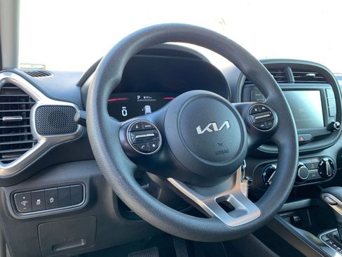 Used 2025 Kia Soul LX w/ LX Technology Package image 32