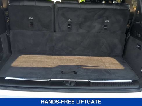 Used 2023 Jeep Grand Wagoneer Series III AWD/4WD image 4