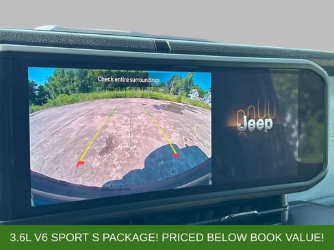 Used 2025 Jeep Wrangler Unlimited Sport AWD/4WD image 27