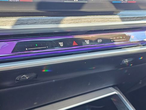 Used 2024 BMW 740i xDrive image 31