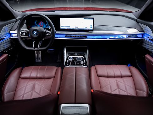 Used 2023 BMW i7 xDrive60 w/ Parking Assistance Package image 41