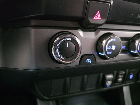 Used 2019 Toyota Tacoma TRD Off-Road image 51