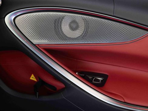 Used 2025 McLaren Artura Spider image 22