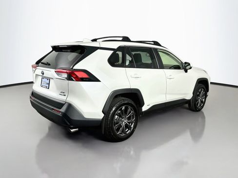 Used 2022 Toyota RAV4 XLE Premium AWD/4WD image 7