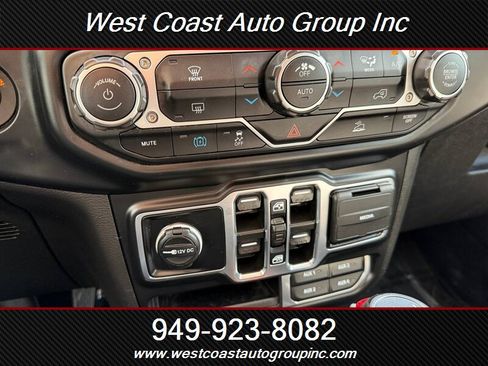 Used 2023 Jeep Wrangler Unlimited Sahara image 25