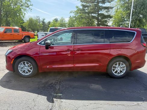 New 2027 Chrysler Pacifica Select w/ Family Tech Group FWD image 9