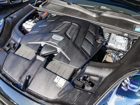 Used 2023 Porsche Cayenne Platinum Edition image 22