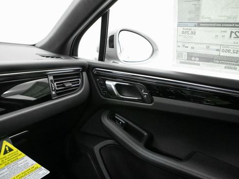 New 2026 Porsche Macan AWD/4WD image 30