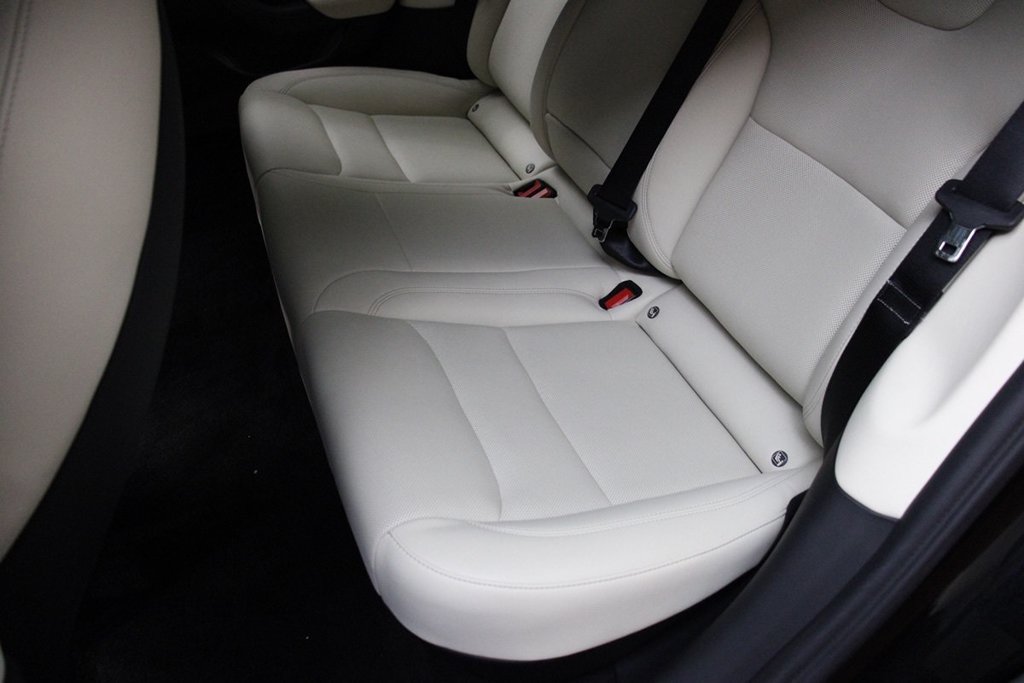 Used 2022 Tesla Model S AWD/4WD image 38