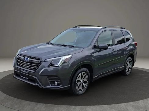 Used 2022 Subaru Forester Premium AWD/4WD image 3