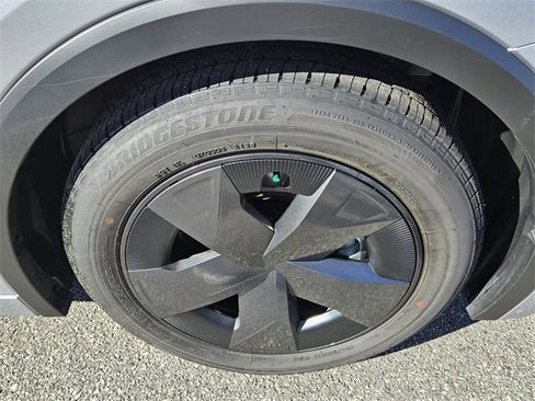 Used 2025 Toyota Prius Plug-In Hybrid image 16