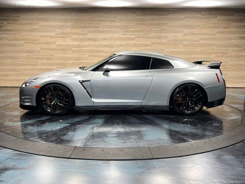 Used 2016 Nissan GT-R Black Edition image 21