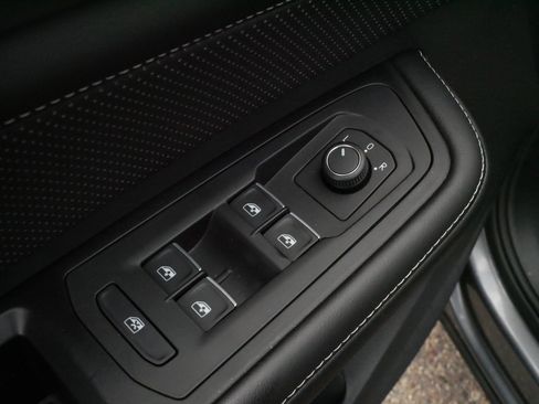 Used 2024 Volkswagen Atlas Cross Sport SE AWD/4WD image 19