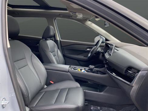 Used 2023 Nissan Rogue SL image 29