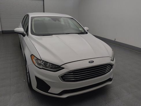 Used 2020 Ford Fusion SE FWD image 14