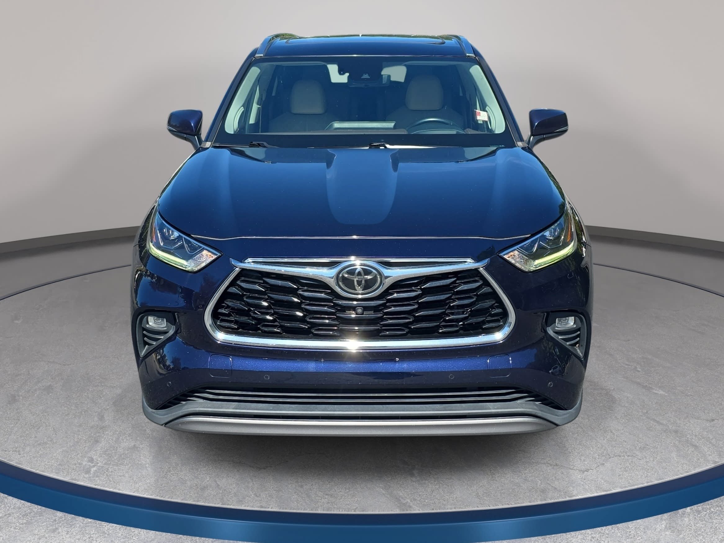 Used 2021 Toyota Highlander Platinum AWD/4WD image 2