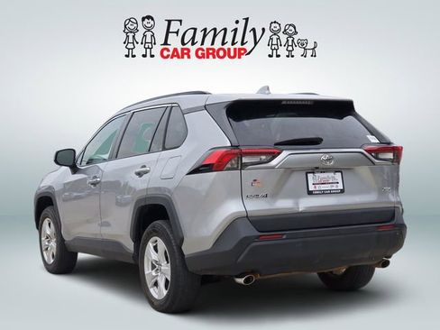 Used 2021 Toyota RAV4 XLE w/ Convenience Package FWD image 3
