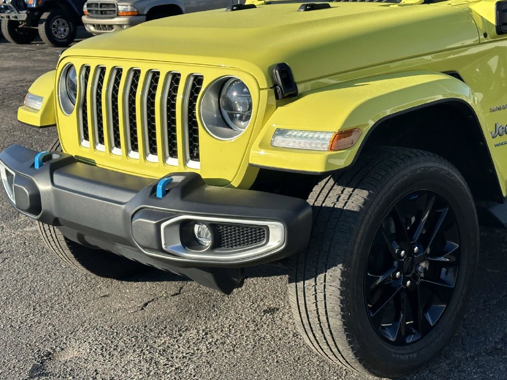 Used 2023 Jeep Wrangler Unlimited Sahara w/ Cold Weather Group AWD/4WD image 8