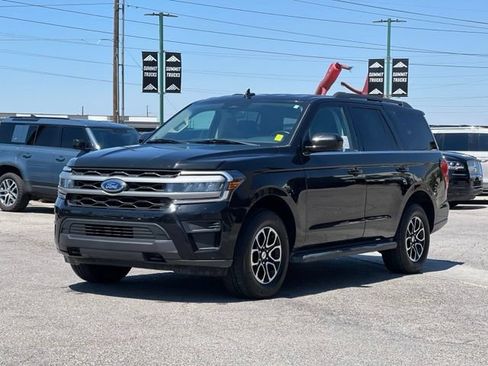 Used 2023 Ford Expedition XLT AWD/4WD image 3