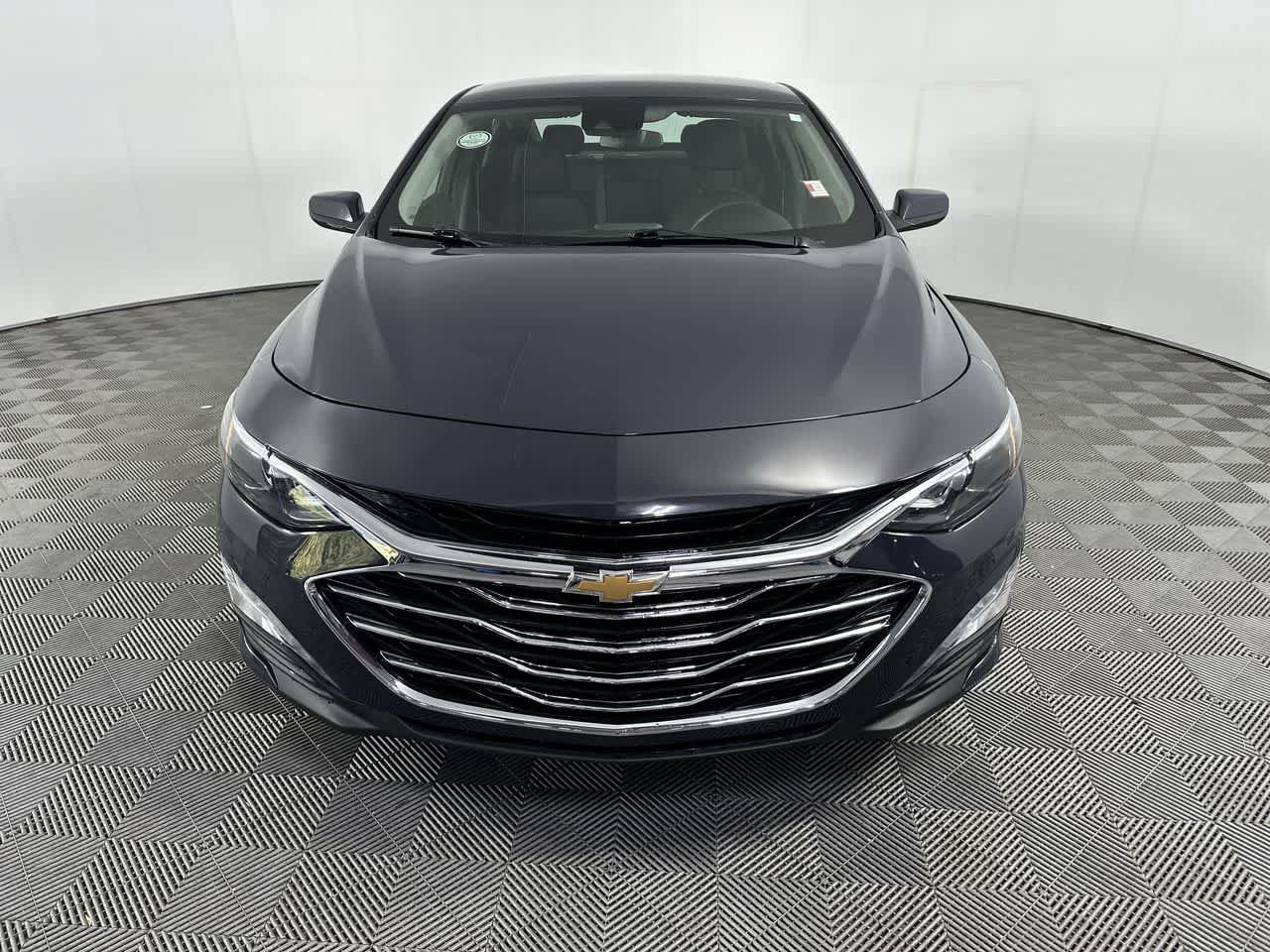 Used 2025 Chevrolet Malibu LT FWD image 3