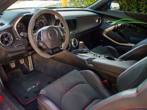 Used 2022 Chevrolet Camaro ZL1 RWD image 7