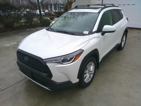 Used 2024 Toyota Corolla Cross LE w/ Moonroof Package image 5