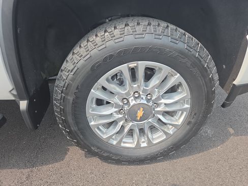 Used 2021 Chevrolet Silverado 2500 High Country w/ Technology Package AWD/4WD image 31