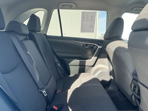 Used 2021 Toyota RAV4 LE image 15