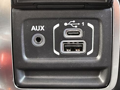 Certified 2025 Jeep Wrangler Sport AWD/4WD image 33