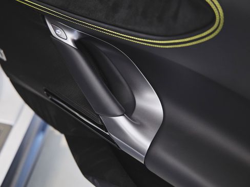 Used 2024 Ferrari SF90 Spider image 40