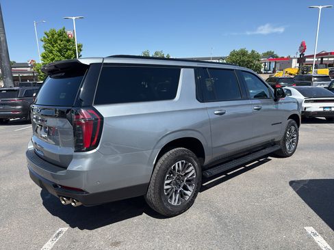Used 2025 Chevrolet Suburban Z71 AWD/4WD image 5