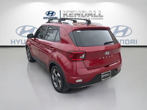 Used 2021 Hyundai Venue SEL FWD image 4