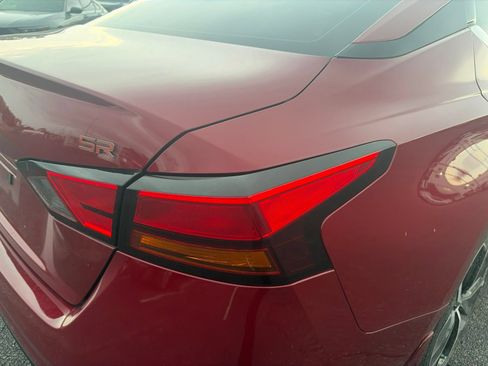 Used 2024 Nissan Altima 2.5 SR FWD image 15