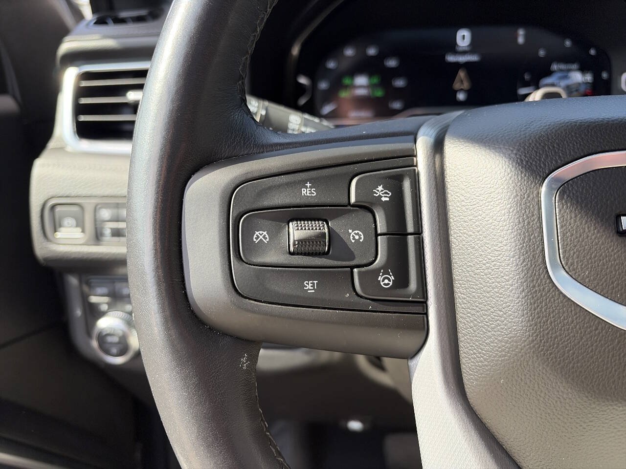 Used 2024 GMC Yukon Denali w/ Denali Reserve Package AWD/4WD image 44
