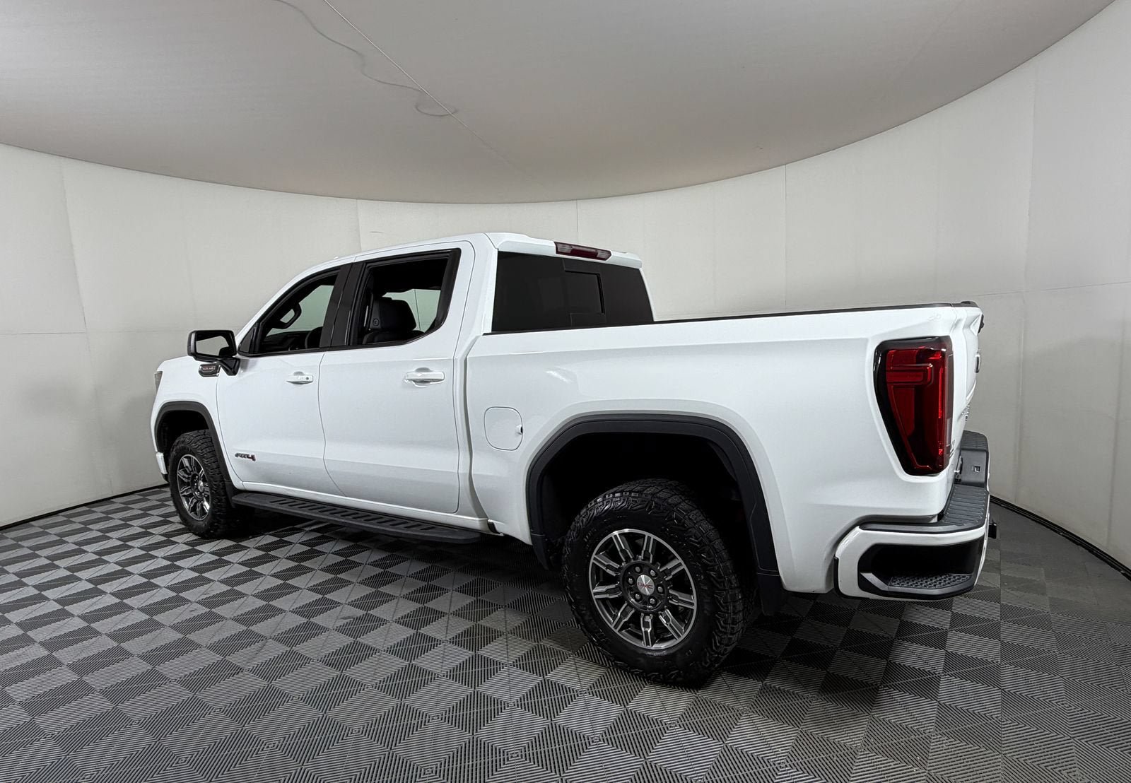 Certified 2024 GMC Sierra 1500 AT4 w/ AT4 Premium Package AWD/4WD image 3