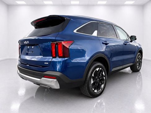 Used 2024 Kia Sorento S AWD/4WD image 8