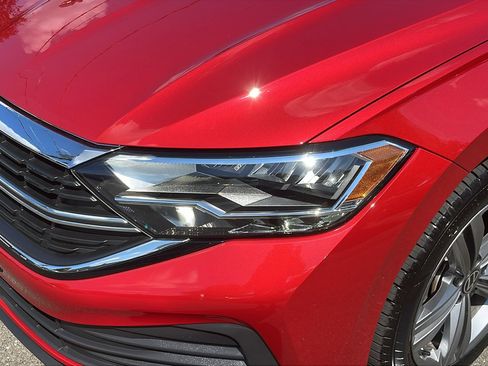 Used 2023 Volkswagen Jetta SE image 8