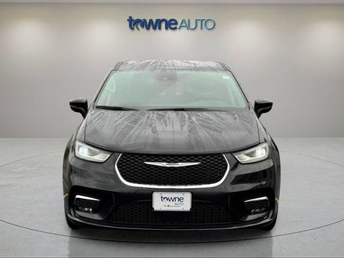 Certified 2023 Chrysler Pacifica Touring-L image 8