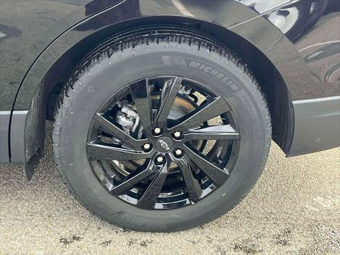 Used 2023 Chevrolet Equinox LS w/ LS Convenience Package image 9