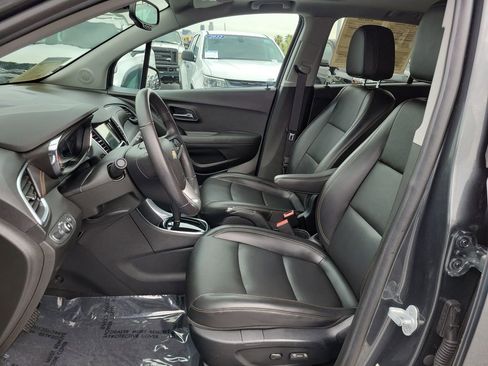 Used 2019 Chevrolet Trax Premier w/ LPO, Cargo Package image 18