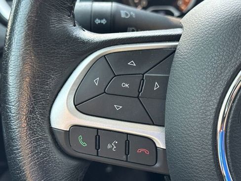 Used 2018 Jeep Renegade Latitude w/ Advanced Technology Group FWD image 28