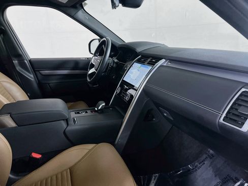 Used 2024 Land Rover Discovery Dynamic SE AWD/4WD image 32