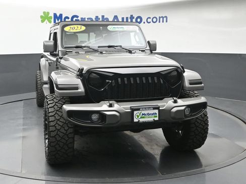 Used 2023 Jeep Gladiator Overland AWD/4WD image 5