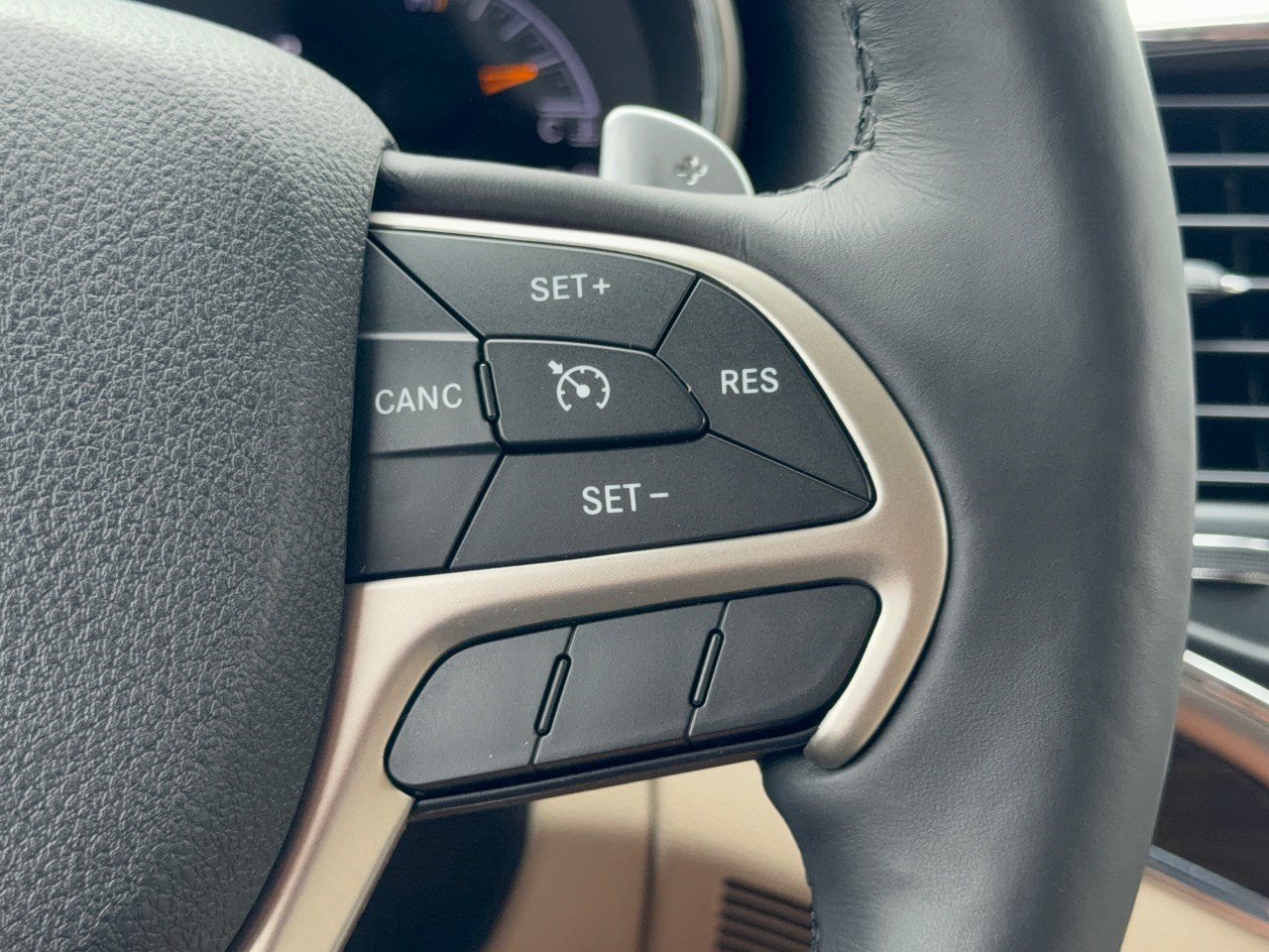Used 2014 Jeep Grand Cherokee Limited RWD image 19