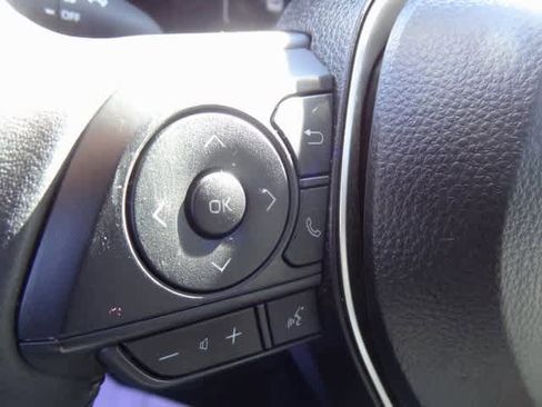 Used 2025 Toyota Corolla Cross XLE image 17