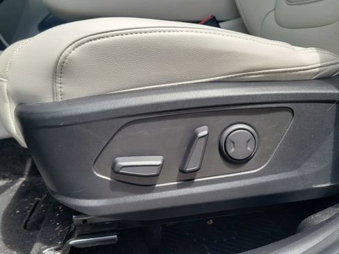 Used 2025 Hyundai Tucson Limited AWD/4WD image 16