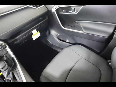 Used 2025 Toyota RAV4 XLE image 17